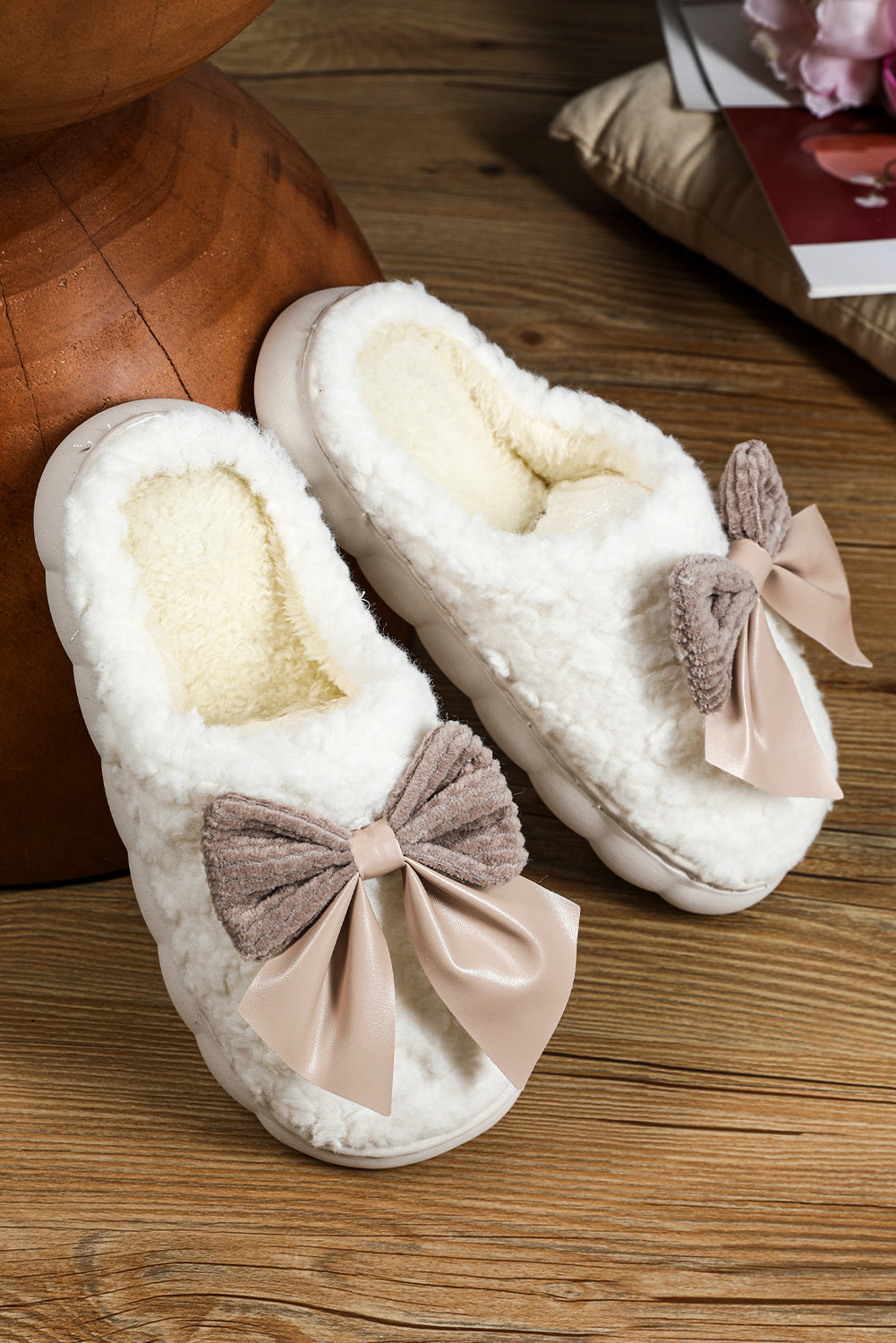 White Contrast Bowknot Applique Plush Winter Slippers